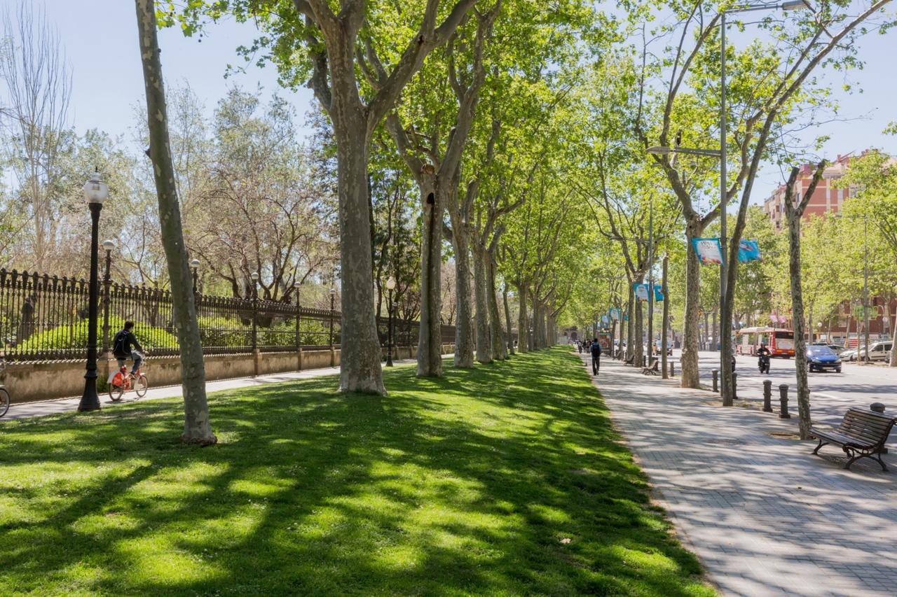 The Family Host - Lost Garden Ciutadella Park Барселона Номер фото